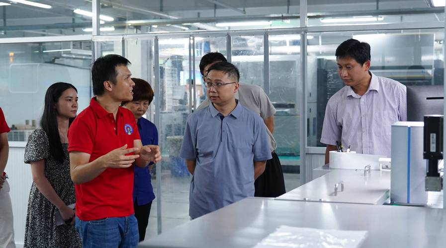 省市领导莅临博越科技河源工厂考察指导 共探跨境电商发展新路径